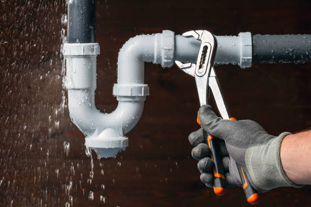 Professional Plumbing technician working in Easton, TX